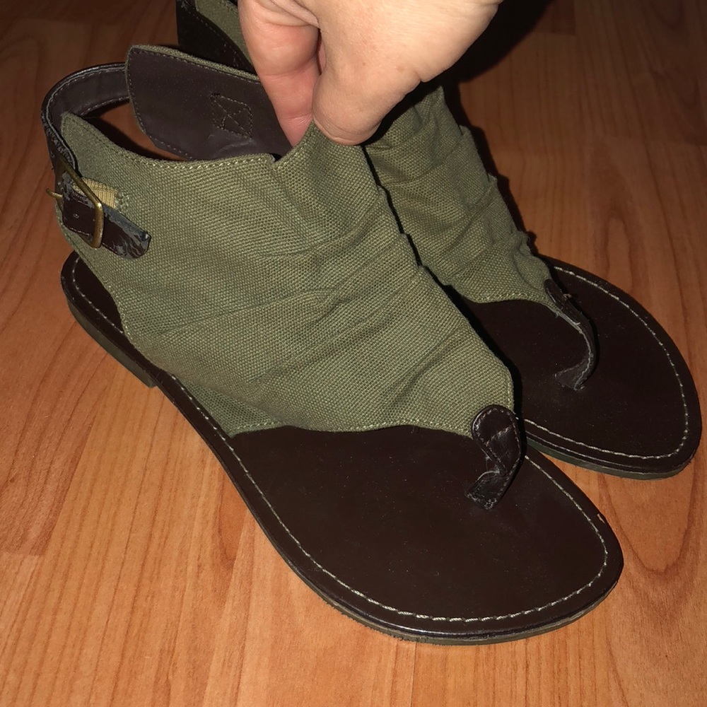 Green bamboo sandals
